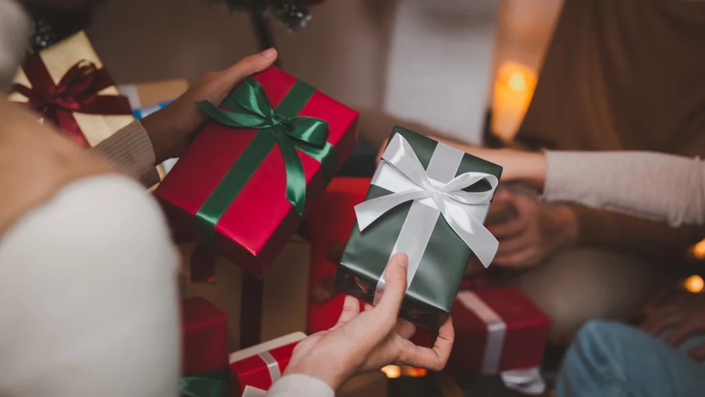 5 ของขวัญไม่ควรให้คนรัก ระวังความเชื่อเรื่องรักร้าว