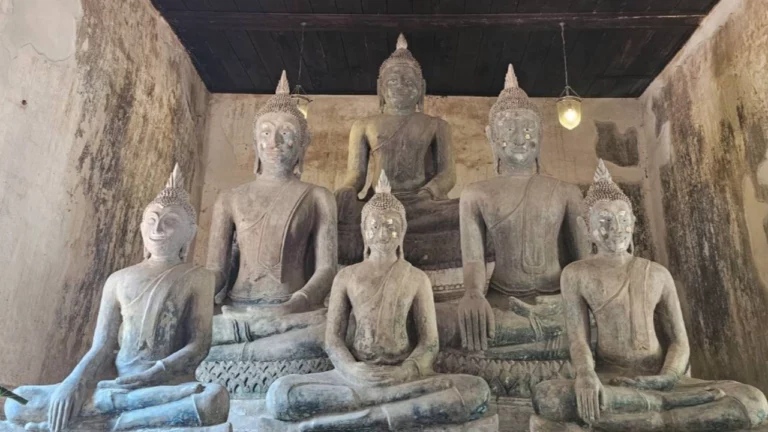 วัดวังแดงใต้ อยุธยา ไหว้พระโบราณ ขอขมากรรมในโบสถ์มหาอุตม์