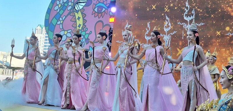 4EVE แปลงโฉม 'รากษสเทวี' นำขบวนแห่นางสงกรานต์ไอคอนสยาม 2026