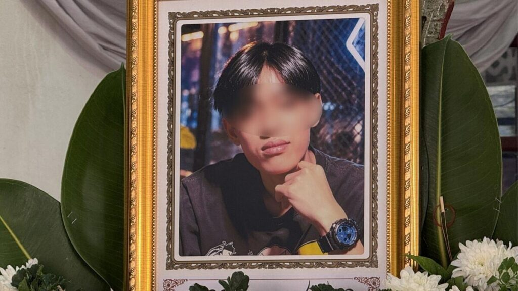 รับศพหนุ่มวัย 26 เหยื่อเจ้าของร้านทำผมโหด ญาติร่ำไห้แห่อาลัย