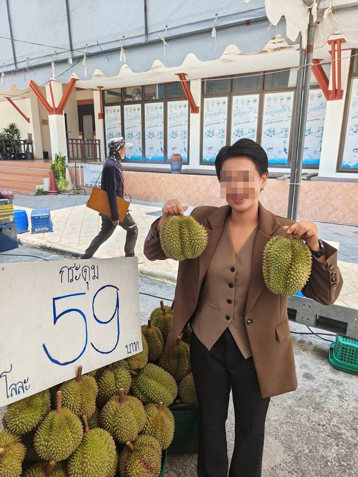 ทุเรียนลูกละ 1 บาท เจ๊ดา ผลไม้ซิ่ง