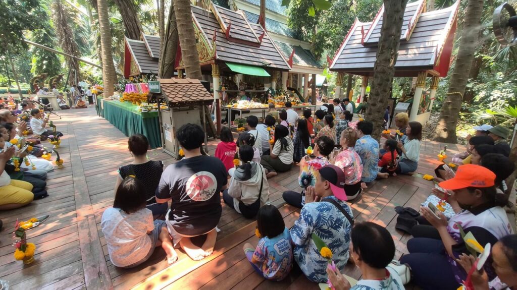 คำชะโนดแตก นักท่องเที่ยวแห่ขอโชคปู่ศรีสุทโธ เลขเด็ดเกลี้ยงแผง