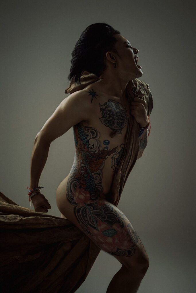 เก่ง ธชย อวดรอยสักร่างสอง โชว์บั้นท้ายทำโซเชียลฮือฮา แม่ไม่ปลื้ม