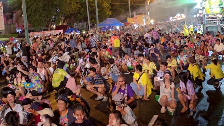 คลื่นมนุษย์ถนนข้าวเหนียวขอนแก่นวันแรกบรรยากาศไม่คึกคัก