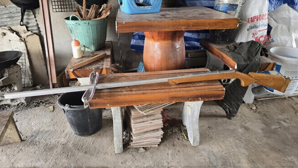 หนุ่มดวงดับ ยิงกบพลาดลูกดอกดีดกลับปักเบ้าตาทะลุสมอง อาการสาหัส