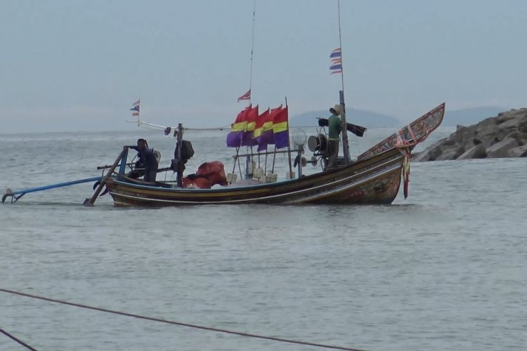 พิษน้ำมันแพง เรือประมงระยอง 500 ลำ จอดนิ่ง ขาดทุนหนัก