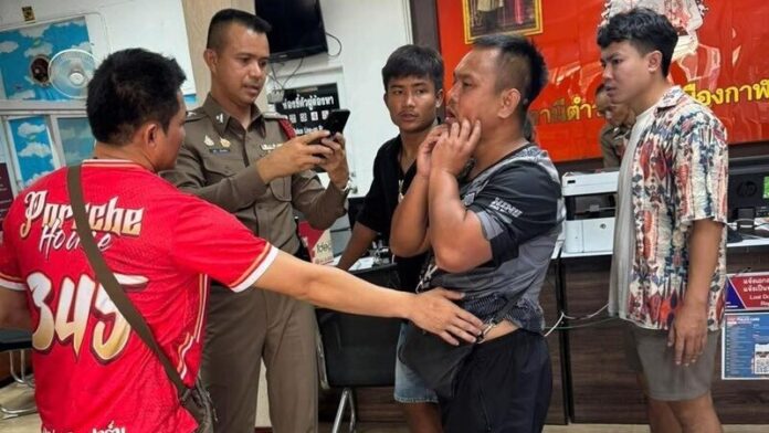 วันฉลอง อดีตนักมวยดังถูกกลุ่มวัยรุ่นรุมทำร้ายกลางงานสงกรานต์