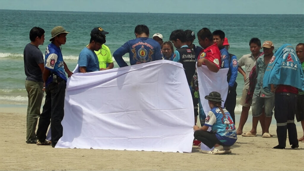 สลดรับปิดเทอม พ่อพาลูกชายวัย 14 ขี่ จยย. เที่ยวชุมพร เกิดเหตุจมน้ำหาดทุ่งวัวแล่นเสียชีวิต