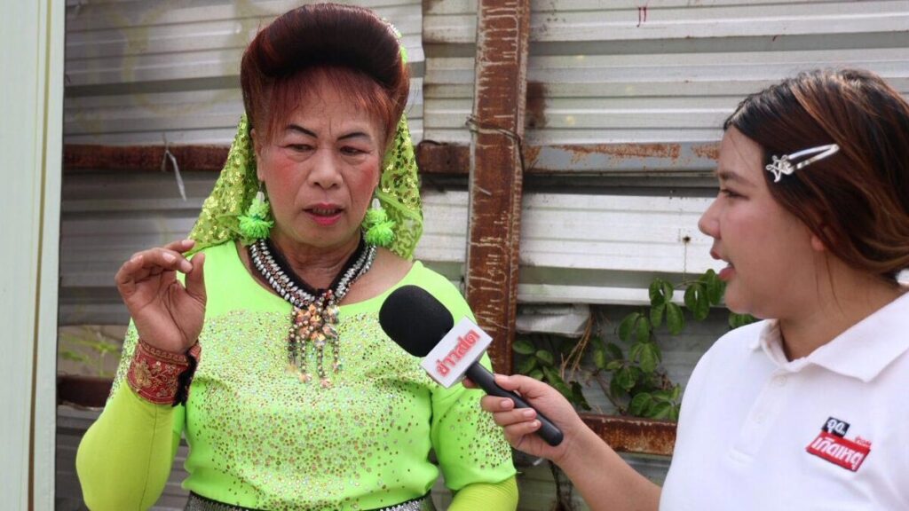 เปิดใจ 'ป้านก' หญิงสู้ชีวิต เต้นกลางแดดหาเลี้ยงตัวเอง ไม่สนคนมองว่าบ้า