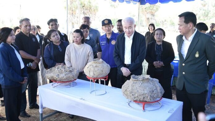 ชาวบ้านเตรียมทำบุญใหญ่ อุทิศส่วนกุศลให้ โครงกระดูกโบราณกำไลทองคำ